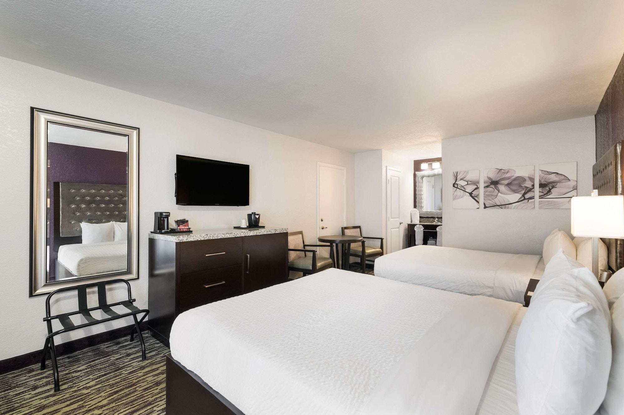 Clarion Inn & Suites Across From Universal Orlando Resort Экстерьер фото